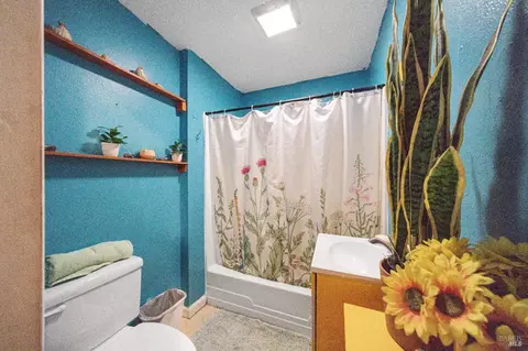 Bath - 32 Frey Pl, Vallejo, CA 94590 photo 2 of 2