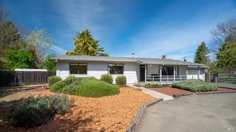 2099 Curtis Dr, Penngrove, CA 94951