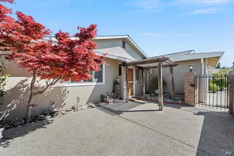 Exterior - 208 Grape St, Vacaville, CA 95688 photo 4 of 14