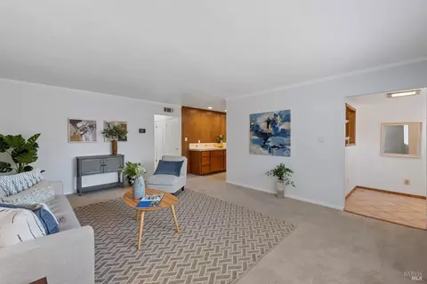 Living - 208 Grape St, Vacaville, CA 95688 photo 2 of 6