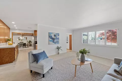 Living - 208 Grape St, Vacaville, CA 95688 photo 3 of 6