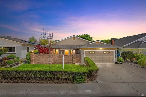 208 Grape St, Vacaville, CA 95688