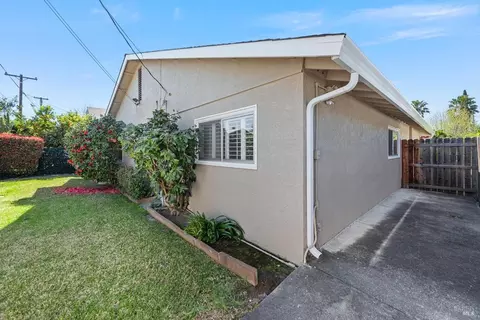Exterior - 208 Grape St, Vacaville, CA 95688 photo 8 of 14