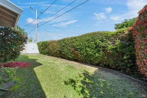 Exterior - 208 Grape St, Vacaville, CA 95688 photo 6 of 14