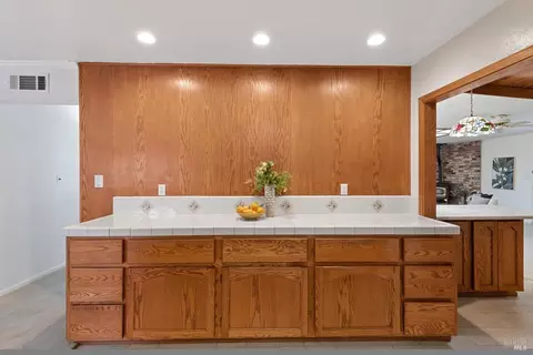 Bath - 208 Grape St, Vacaville, CA 95688 photo 2 of 5