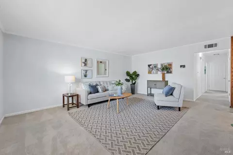 Living - 208 Grape St, Vacaville, CA 95688 photo 1 of 6