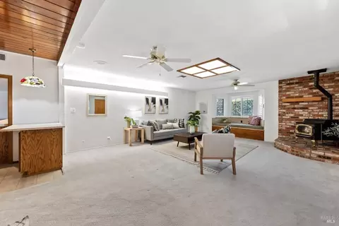 Living - 208 Grape St, Vacaville, CA 95688 photo 4 of 6