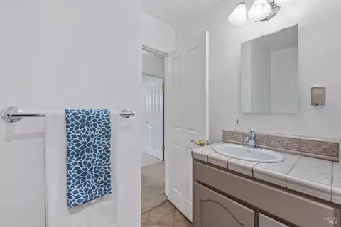Bath - 208 Grape St, Vacaville, CA 95688 photo 5 of 5