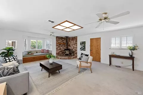 Living - 208 Grape St, Vacaville, CA 95688 photo 5 of 6