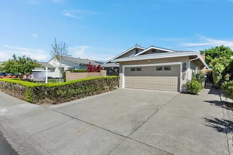 Exterior - 208 Grape St, Vacaville, CA 95688 photo 3 of 14