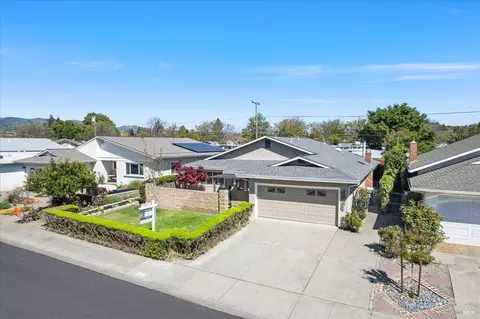 Exterior - 208 Grape St, Vacaville, CA 95688 photo 11 of 14