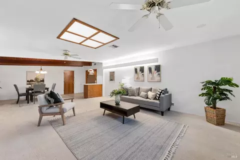 Living - 208 Grape St, Vacaville, CA 95688 photo 6 of 6