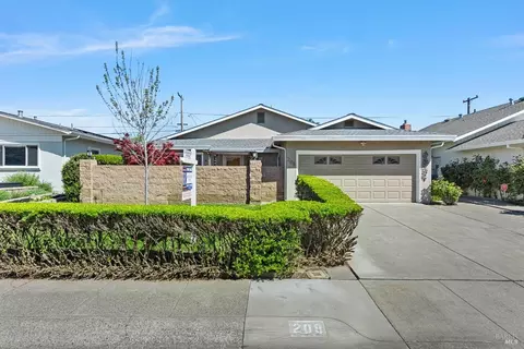 Exterior - 208 Grape St, Vacaville, CA 95688 photo 2 of 14