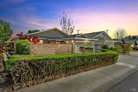 Exterior - 208 Grape St, Vacaville, CA 95688 photo 13 of 14