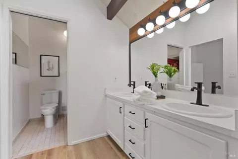 Bath - 379 County View Dr, Mill Valley, CA 94941 photo 2 of 5