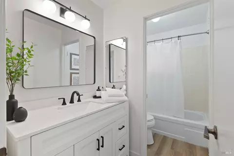 Bath - 379 County View Dr, Mill Valley, CA 94941 photo 5 of 5
