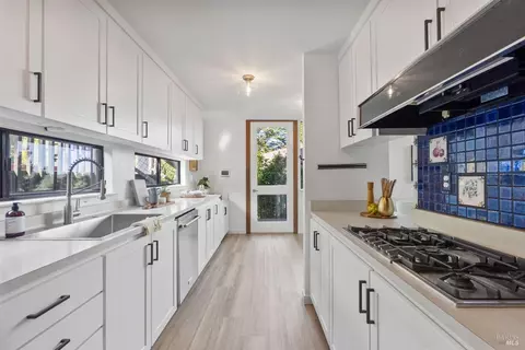 Kitchen - 379 County View Dr, Mill Valley, CA 94941 photo 2 of 3