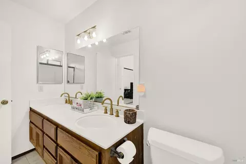 Bath - 2249 Marshall Rd, Vacaville, CA 95687 photo 4 of 4