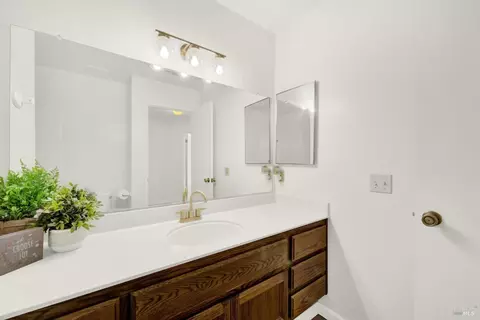 Bath - 2249 Marshall Rd, Vacaville, CA 95687 photo 2 of 4