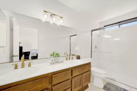 Bath - 2249 Marshall Rd, Vacaville, CA 95687 photo 3 of 4
