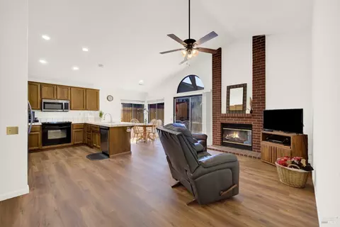 Living - 2249 Marshall Rd, Vacaville, CA 95687 photo 6 of 7