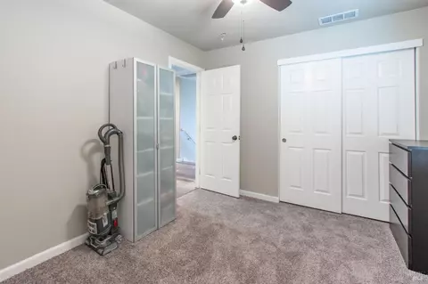 Bedroom - 1620 Fanning Ct, Dixon, CA 95620 photo 4 of 11