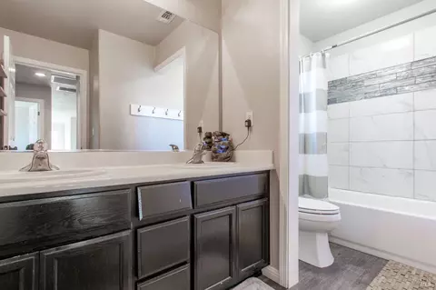 Bath - 1620 Fanning Ct, Dixon, CA 95620 photo 4 of 4