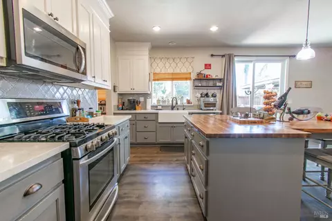 Kitchen - 1620 Fanning Ct, Dixon, CA 95620 photo 4 of 5