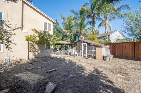 Exterior - 1620 Fanning Ct, Dixon, CA 95620 photo 11 of 13