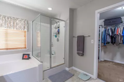 Bath - 1620 Fanning Ct, Dixon, CA 95620 photo 3 of 4