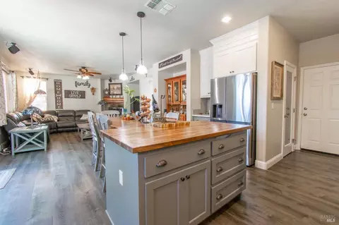 Kitchen - 1620 Fanning Ct, Dixon, CA 95620 photo 2 of 5