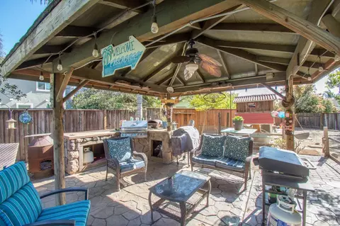 Exterior - 1620 Fanning Ct, Dixon, CA 95620 photo 7 of 13
