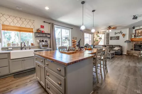 Kitchen - 1620 Fanning Ct, Dixon, CA 95620 photo 3 of 5