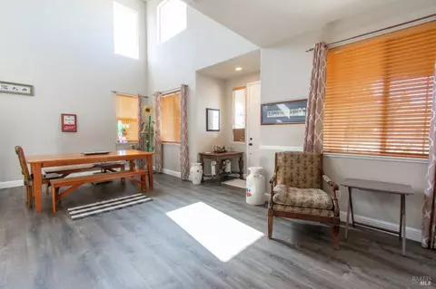 Entry Way - 1620 Fanning Ct, Dixon, CA 95620 photo 1 of 2