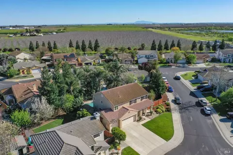 View/Area - 1620 Fanning Ct, Dixon, CA 95620 photo 4 of 6