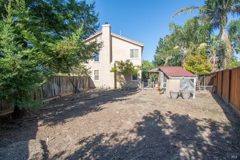 Exterior - 1620 Fanning Ct, Dixon, CA 95620 photo 12 of 13
