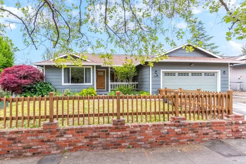 2061 Peterson Ln, Santa Rosa, CA 95403