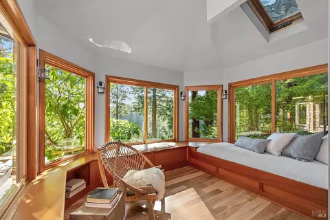Bedroom - 17010 Jennifer Dr, Occidental, CA 95465 photo 1 of 7