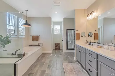 Bath - 8732 Fehler Ln, Cotati, CA 94931 photo 1 of 6