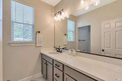 Bath - 8732 Fehler Ln, Cotati, CA 94931 photo 3 of 6