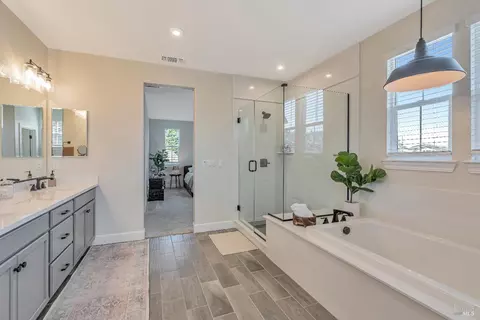 Bath - 8732 Fehler Ln, Cotati, CA 94931 photo 2 of 6