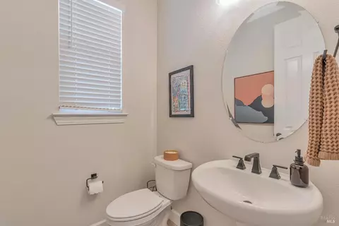 Bath - 8732 Fehler Ln, Cotati, CA 94931 photo 6 of 6