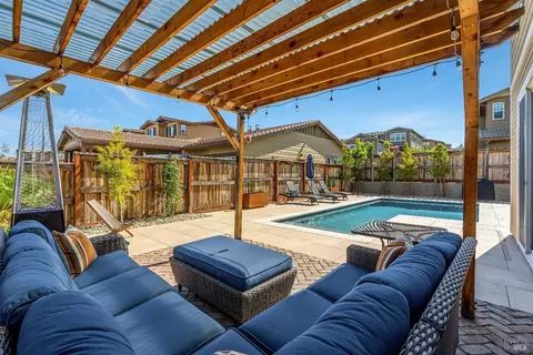 Exterior - 8732 Fehler Ln, Cotati, CA 94931 photo 4 of 8