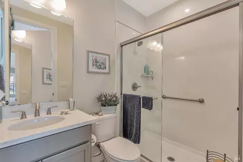 Bath - 8732 Fehler Ln, Cotati, CA 94931 photo 4 of 6