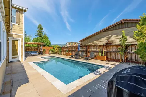Exterior - 8732 Fehler Ln, Cotati, CA 94931 photo 7 of 8
