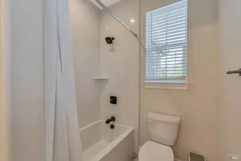 Bath - 8732 Fehler Ln, Cotati, CA 94931 photo 5 of 6
