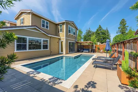 Exterior - 8732 Fehler Ln, Cotati, CA 94931 photo 5 of 8