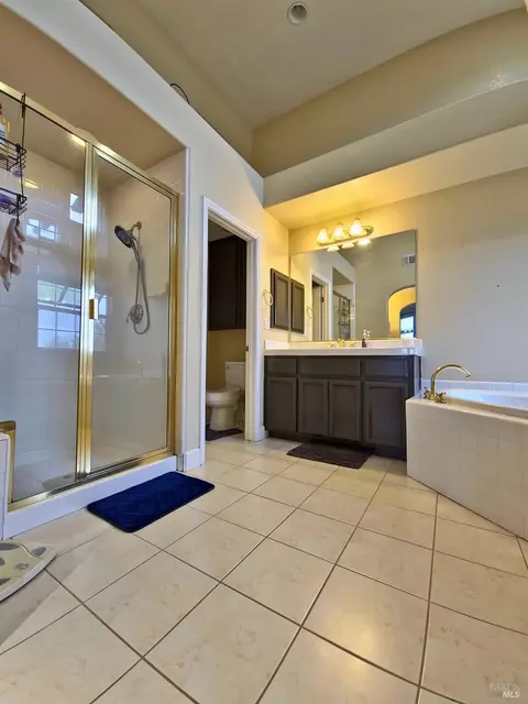 Bath - 7311 Hapsburg Crown Ct, Vallejo, CA 94591 photo 3 of 4