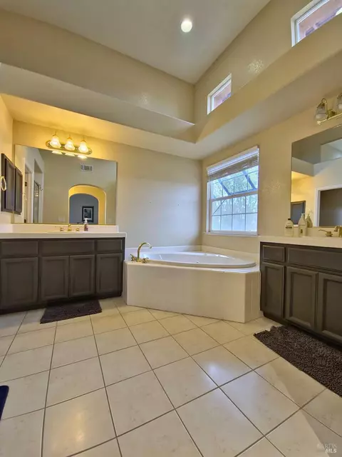 Bath - 7311 Hapsburg Crown Ct, Vallejo, CA 94591 photo 2 of 4