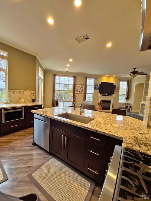 Kitchen - 7311 Hapsburg Crown Ct, Vallejo, CA 94591 photo 5 of 6